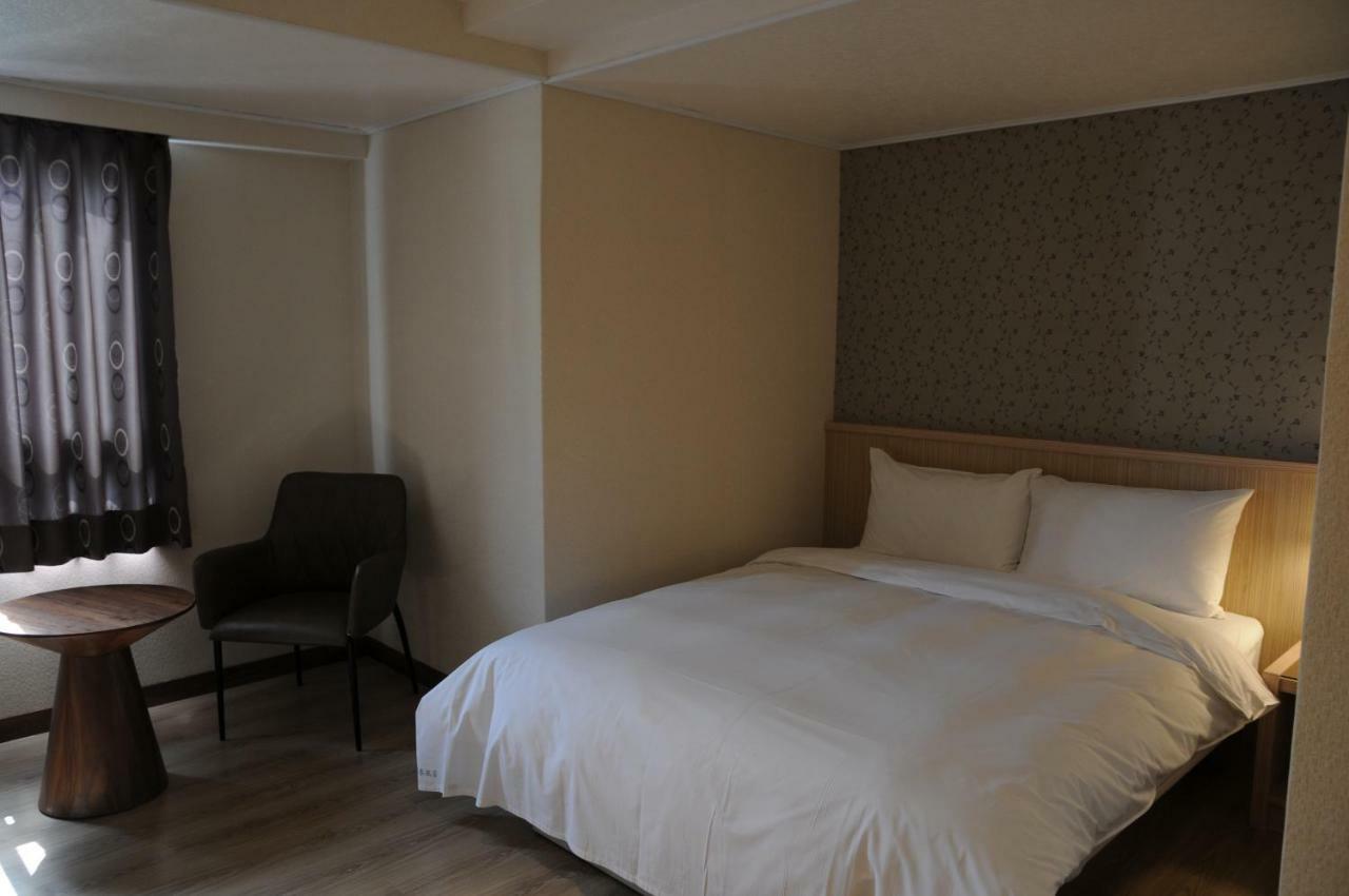 Sung Tai Hotel Гаосюн Екстер'єр фото