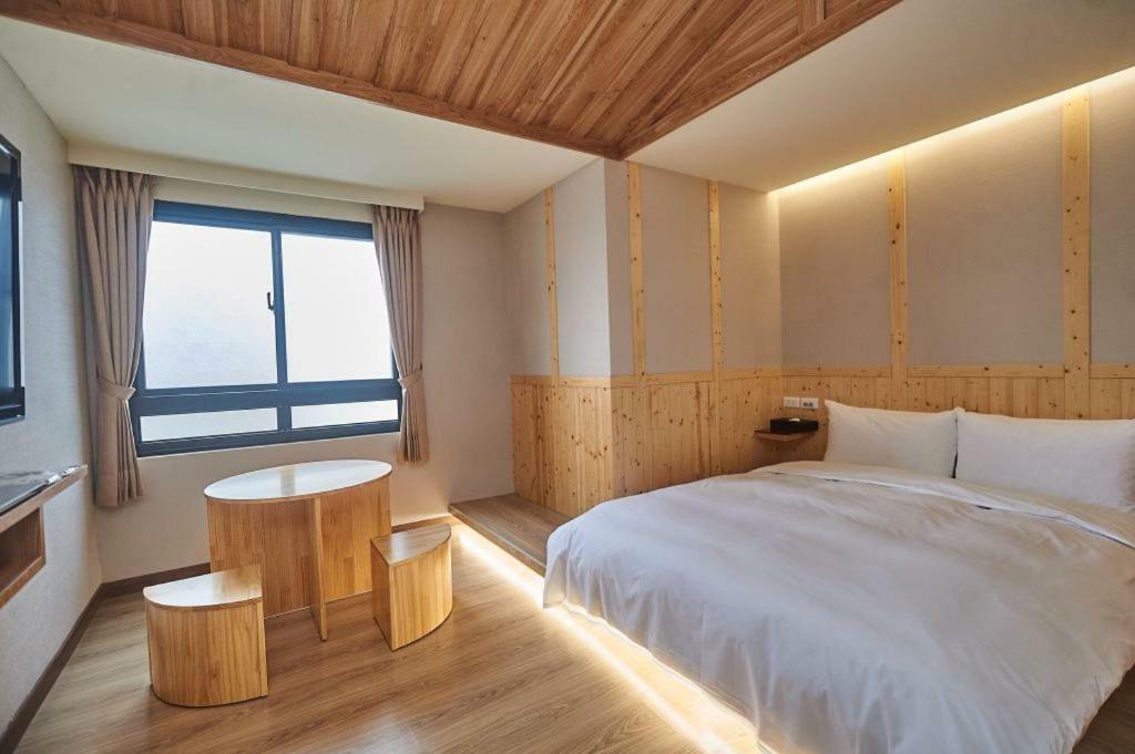 Sung Tai Hotel Гаосюн Екстер'єр фото